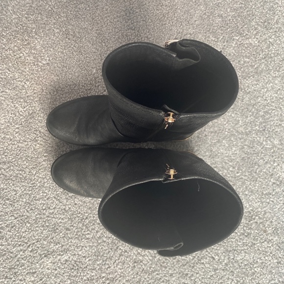 Vince Camuto Women's Windy Moto Bikers Black Leather Boot gold Hardware 7M - Picture 7 of 7